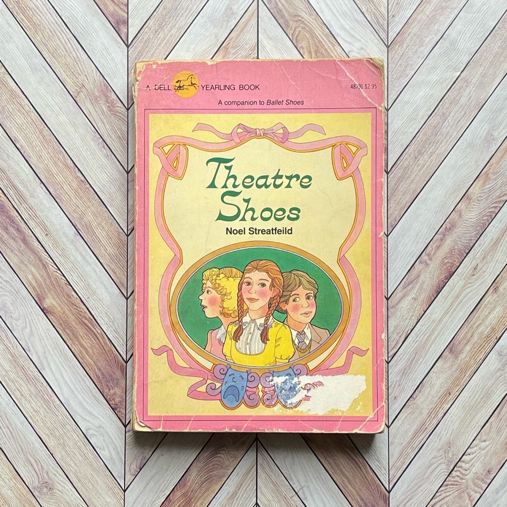 1983 Vintage Children’s Paperback Book Theatre Shoes Noel Streatfeild London